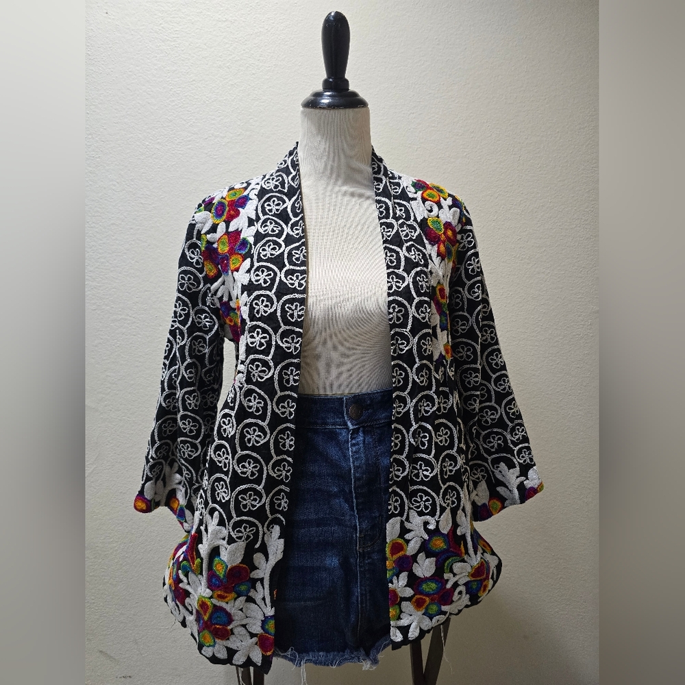 Soft Surroundings Black and White Embroidered Kimono